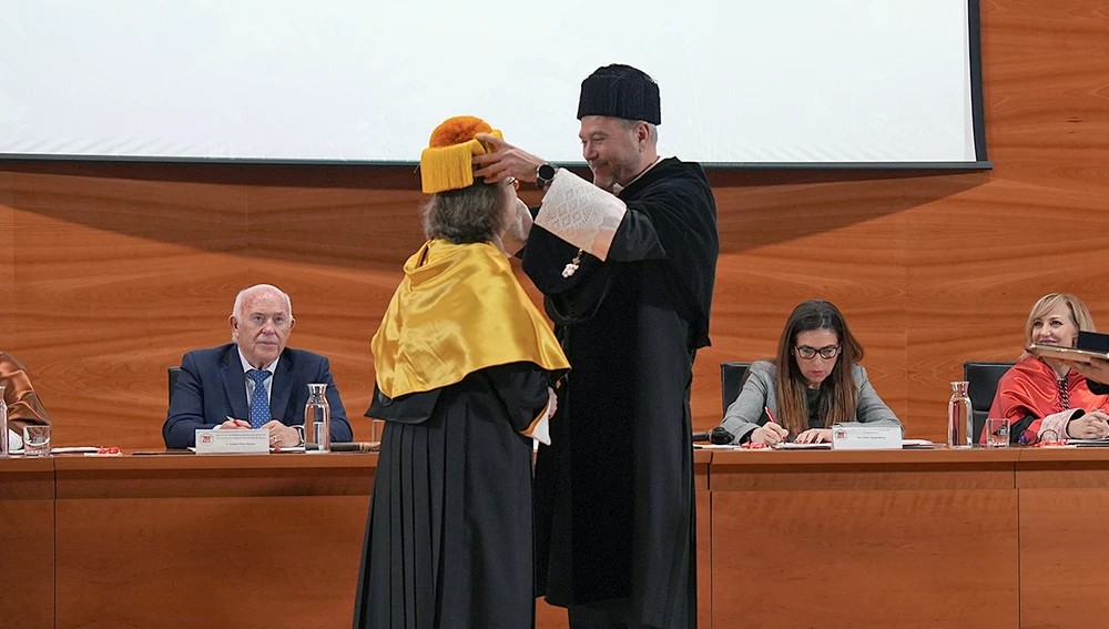 El rector de la UMH inviste Honoris Causa a la alergóloga Mariana Castells. El rector de la UMH inviste Honoris Causa a la alergóloga Mariana Castells.
