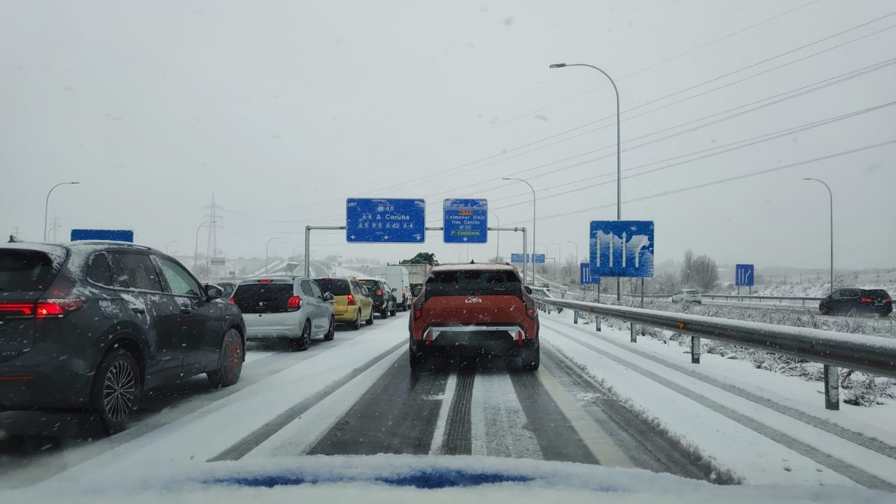 En directo el temporal de nieve: última hora de las carreteras afectadas en Madrid, Ávila, Valladolid... En directo el temporal de nieve: última hora de las carreteras afectadas en Madrid, Ávila, Valladolid...