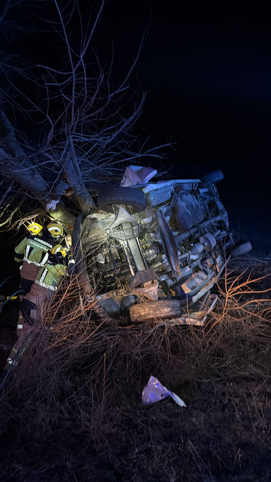 Fallece un conductor tras salirse de la vía y chocar contra un árbol en un accidente de tráfico en la N521 en Valencia de Alcántara Fallece un conductor tras salirse de la vía y chocar contra un árbol en un accidente de tráfico en la N521 en Valencia de Alcántara