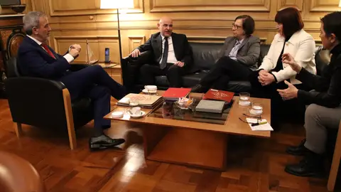 Collboni regularitzarà, com a mínim, 24.000 persones Collboni regularitzarà, com a mínim, 24.000 persones