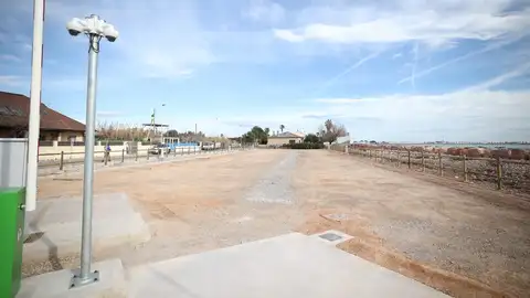 Burriana finaliza las obras del parking de caravanas de la Serratella situado frente al mar con 18 plazas disponibles. Burriana finaliza las obras del parking de caravanas de la Serratella situado frente al mar con 18 plazas disponibles.