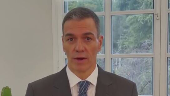 S&aacute;nchez lanza un mensaje en ingl&eacute;s para defender la regularizaci&oacute;n de inmigrantes: "Some say we're going too far"