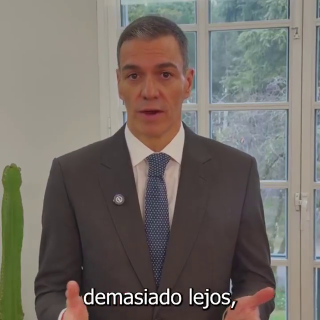 Sánchez lanza un mensaje en inglés para defender la regularización de inmigrantes: "Some say we're going too far..." Sánchez lanza un mensaje en inglés para defender la regularización de inmigrantes: "Some say we're going too far..."