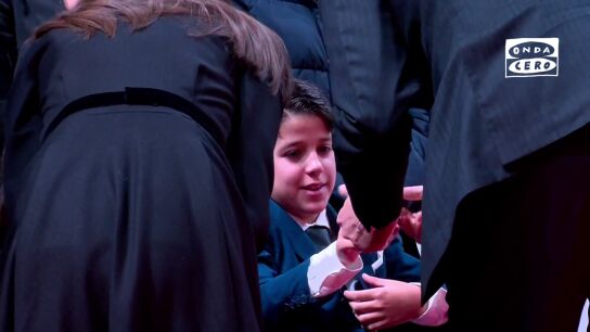 El detalle que ha tenido un ni&ntilde;o con el rey Felipe VI en el funeral por las v&iacute;ctimas de Adamuz