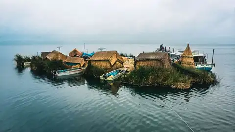 https:blog.howlanders.com/peru/islas-de-los-uros-lago-titicaca/ https:blog.howlanders.com/peru/islas-de-los-uros-lago-titicaca/