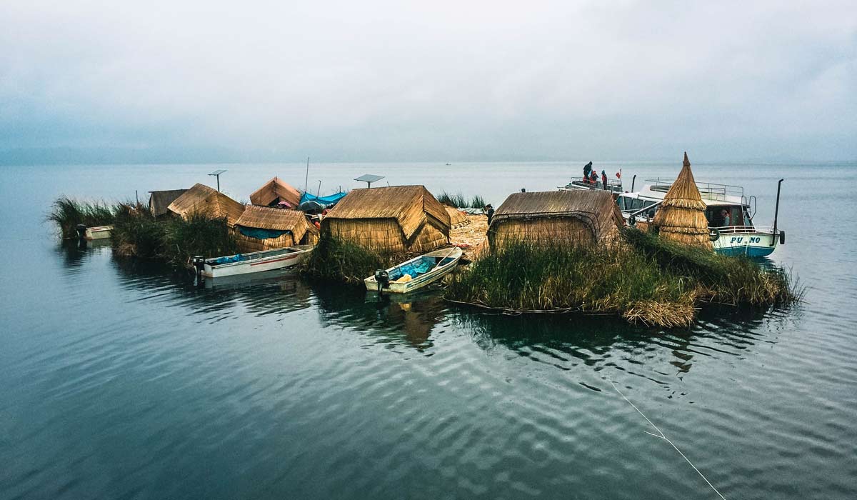 Las misteriosas islas flotantes del lago Titicaca
