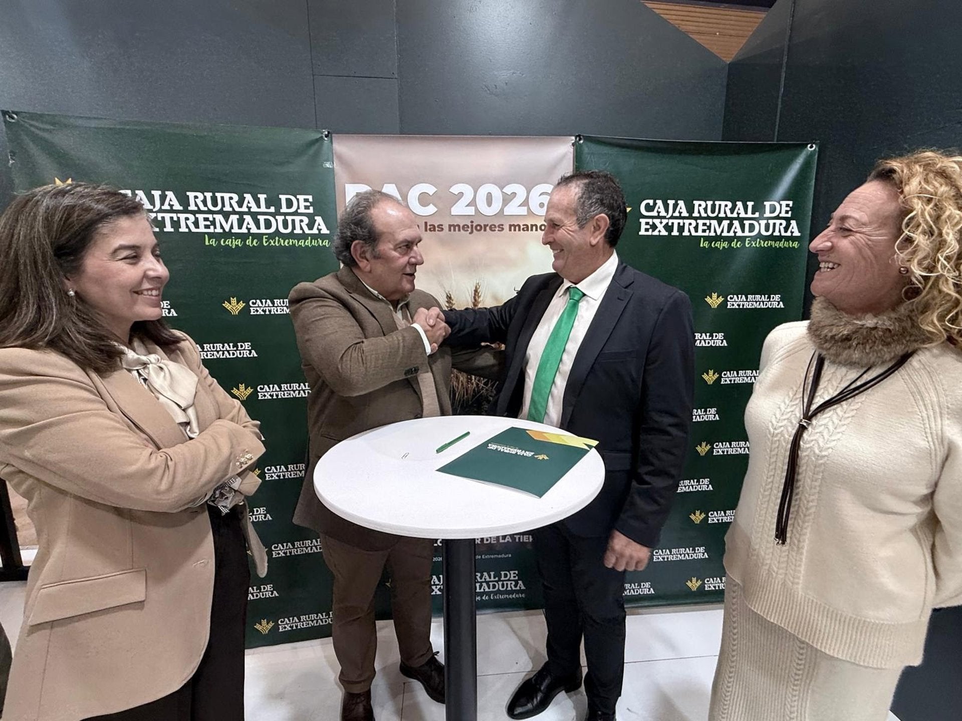 Caja Rural de Extremadura renueva su colaboración con organizaciones agrarias de la región para apoyar al sector Caja Rural de Extremadura renueva su colaboración con organizaciones agrarias de la región para apoyar al sector