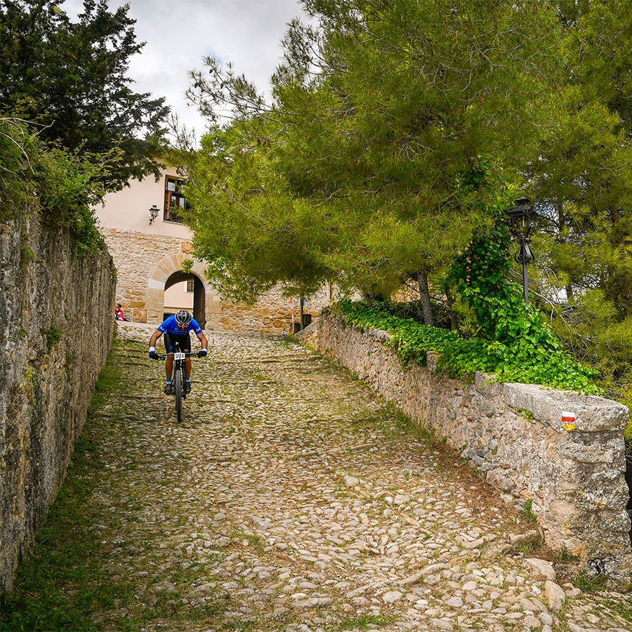 Senderos con Historia por donde pasaron de íberos hasta los maquis Senderos con Historia por donde pasaron de íberos hasta los maquis