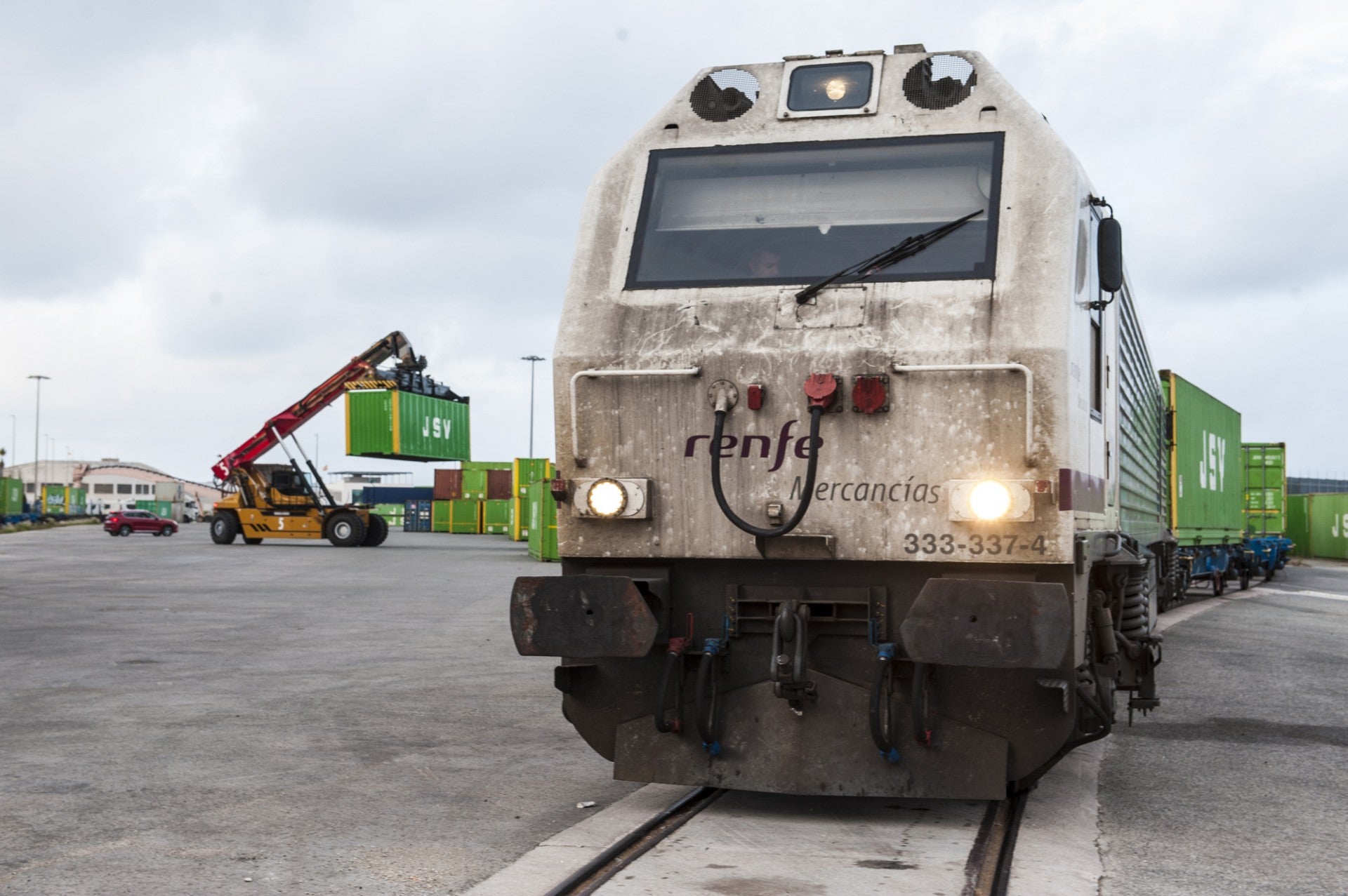 El Puerto de Alicante crece en los tráficos clave y refuerza su papel como motor económico de la provincia El Puerto de Alicante crece en los tráficos clave y refuerza su papel como motor económico de la provincia