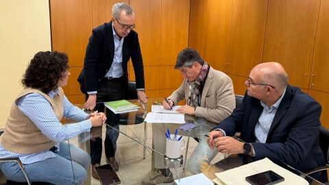 Villajoyosa da un paso destacado en su estrategia tur&iacute;stica y firma la aceptaci&oacute;n de cargos de la Fundaci&oacute;n Turismo Discover 