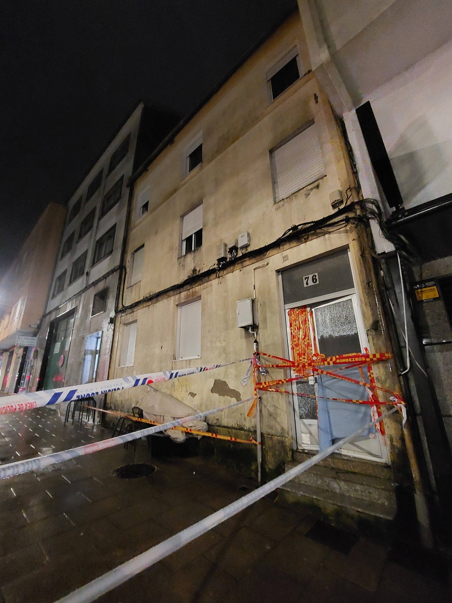 Trasladado a la unidad de quemados de A Coruña el hombre herido tras una explosión de gas en Santiago Trasladado a la unidad de quemados de A Coruña el hombre herido tras una explosión de gas en Santiago