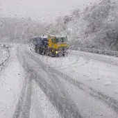 Cortado el puerto de la Mora (A-92) por acumulación de nieve Cortado el puerto de la Mora (A-92) por acumulación de nieve