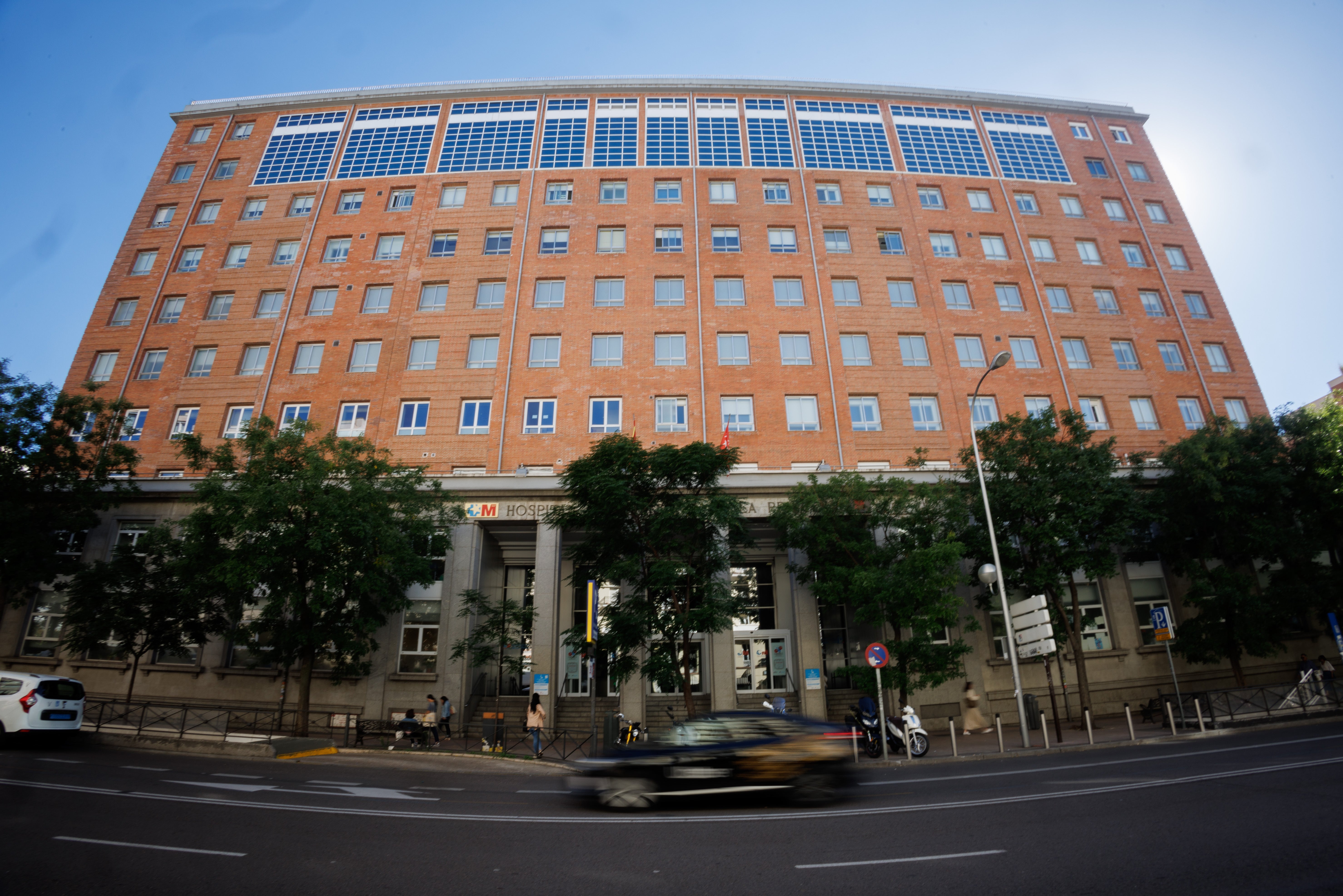 Protesta en La Princesa por el colapso de Urgencias mientras Sanidad defiende un aumento de plantilla Protesta en La Princesa por el colapso de Urgencias mientras Sanidad defiende un aumento de plantilla