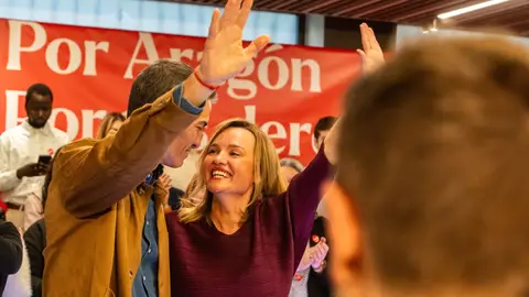 Pedro Sánchez y Pilar Alegría, en un mitin en Aragón. Pedro Sánchez y Pilar Alegría, en un mitin en Aragón.