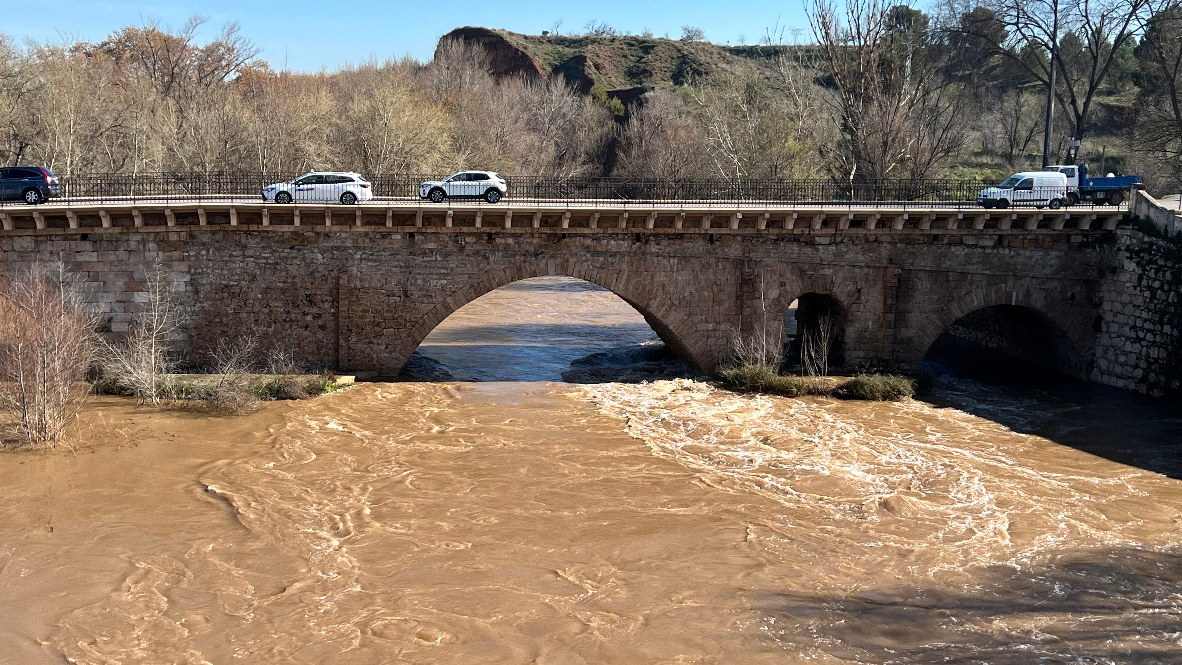 El río Henares, en umbral naranja, a su paso por Guadalajara El río Henares, en umbral naranja, a su paso por Guadalajara