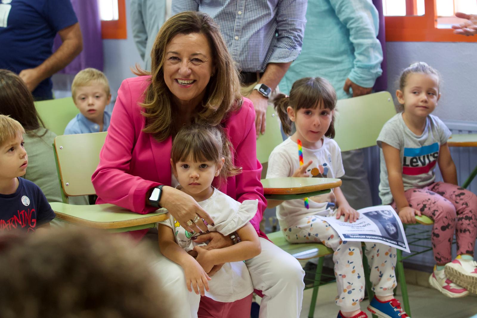 Andalucía bajará la ratio escolar por debajo del límite estatal a partir del curso 2026-2027 Andalucía bajará la ratio escolar por debajo del límite estatal a partir del curso 2026-2027