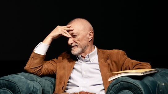 El escritor Arturo P&eacute;rez-Reverte, durante la comparecencia en rueda de prensa para informar de la nueva fecha del ciclo &lsquo;Letras en Sevilla&rsquo;.