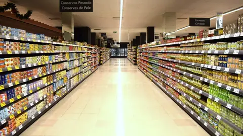 Lineales de productos en una de los supermercados abiertos por Hiperber en el año 2025. Lineales de productos en una de los supermercados abiertos por Hiperber en el año 2025.