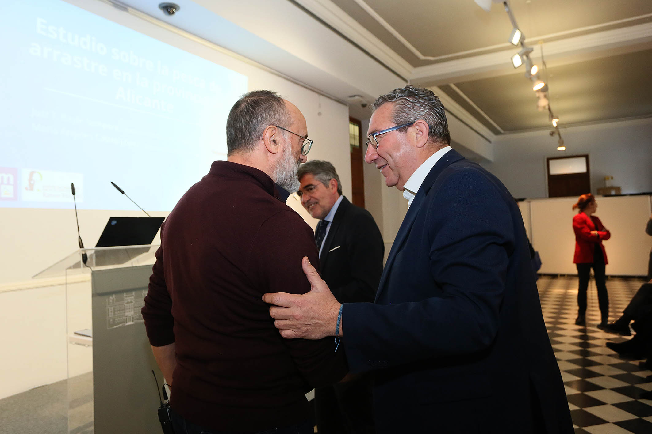 Un informe sobre la pesca de arrastre revela que hay más capturas de las que estima la Unión Europea Un informe sobre la pesca de arrastre revela que hay más capturas de las que estima la Unión Europea