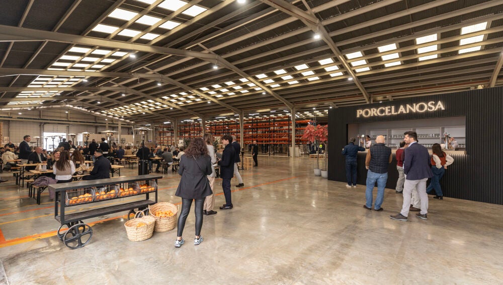 servicio de restauración dentro de Porcelanosa 