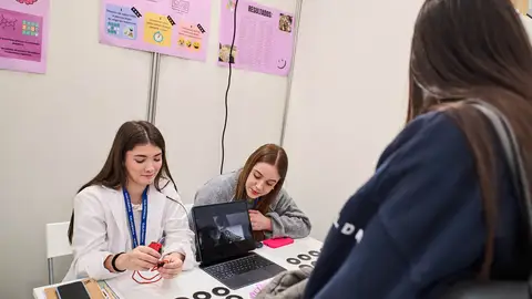 Alumnado de toda Galicia pode participar no desafío científico “Atrévete coa ciberseguridade!” Alumnado de toda Galicia pode participar no desafío científico “Atrévete coa ciberseguridade!”