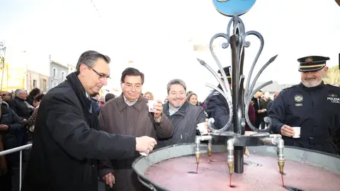 Burriana arranca el día de su patrón Sant Blay con la inauguración de la tradicional Font del Vi. Burriana arranca el día de su patrón Sant Blay con la inauguración de la tradicional Font del Vi.