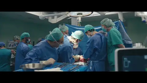Equipo médico duarante una donación múltiple de órgranos. Así se hace una donación multiorgánica para salvar cuatro vidas gracias a los trasplantes: "Ha habido nervios por problema de tensión del paciente"