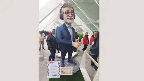Carlos Alsina ya tiene un ninot en las fallas de Valencia Carlos Alsina ya tiene un ninot en las fallas de Valencia/ Onda Cero Valencia