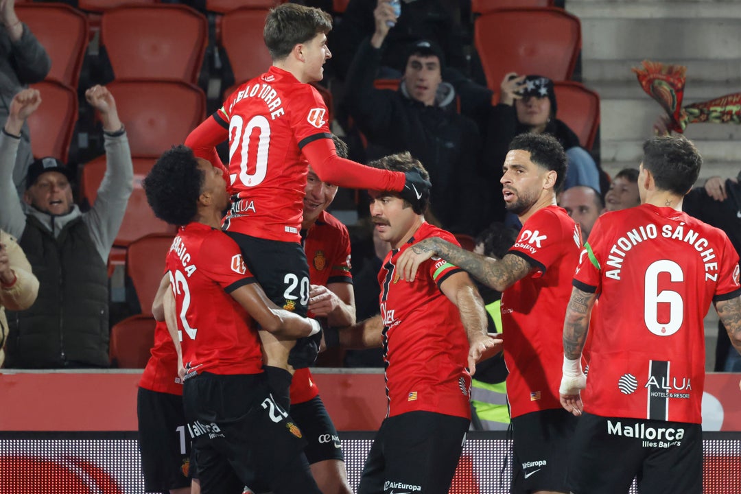 El Mallorca se da un festín ante el Sevilla El Mallorca se da un festín ante el Sevilla