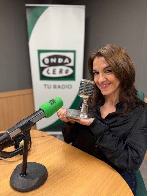 Llum Barrera, Premio Onda Cero Mallorca, defiende la radio frente a otros medios episode artwork