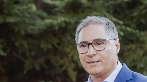 Carmelo Bosque cede el testigo a Javier Más al frente de la Asociación de Hostelería Carmelo Bosque cede el testigo a Javier Más al frente de la Asociación de Hostelería