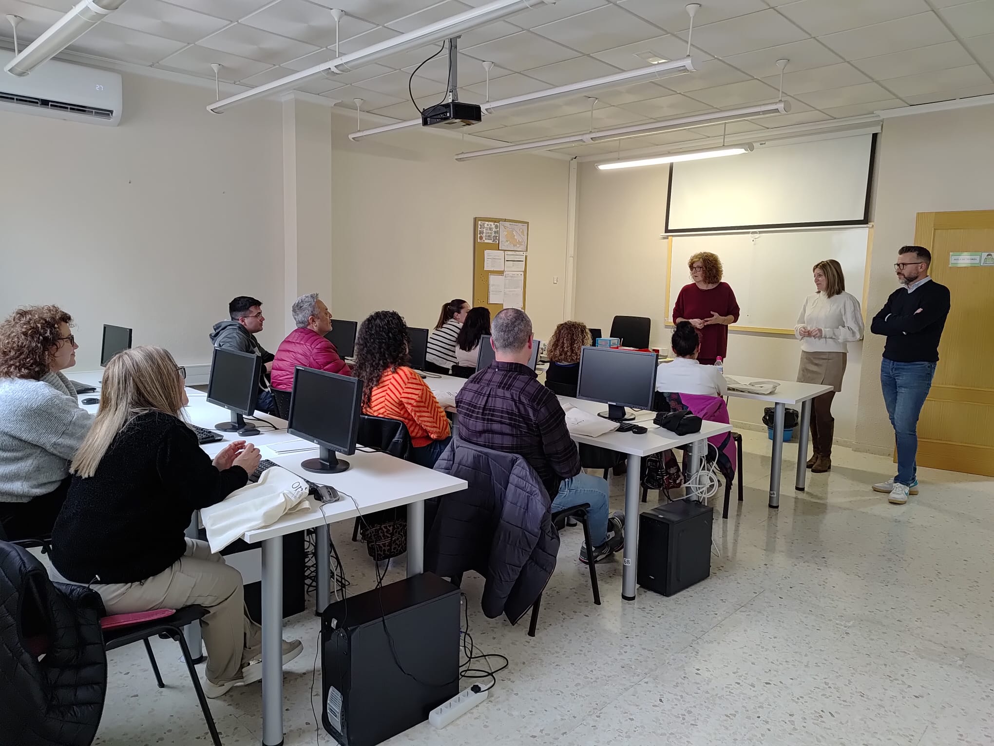 Monóvar pone en marcha el Taller de Empleo Monóvar Emplea IX Monóvar pone en marcha el Taller de Empleo Monóvar Emplea IX