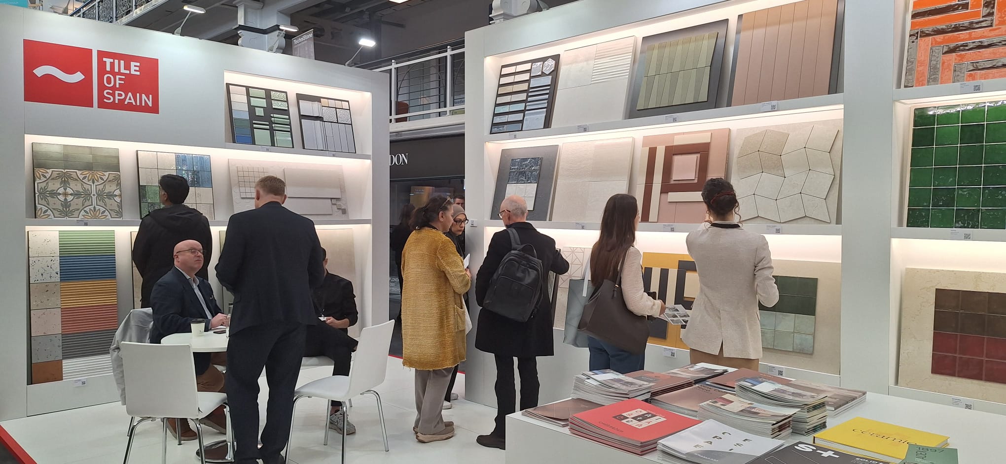 17 empresas de cerámica española muestran su innovación en el Surface Design Show de Londres 17 empresas de cerámica española muestran su innovación en el Surface Design Show de Londres