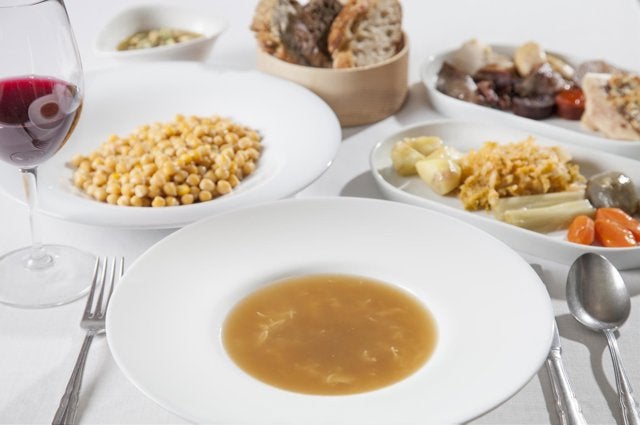 El Gobierno regional declara Bien de Interés Cultural el cocido madrileño e incorpora a sus sellos de calidad 4 productos que son marcas diferenciadas El Gobierno regional declara Bien de Interés Cultural el cocido madrileño e incorpora a sus sellos de calidad 4 productos que son marcas diferenciadas