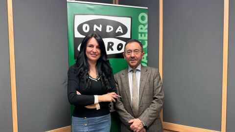 Andr&eacute;s Perell&oacute; junto a Luz Sig&uuml;enza