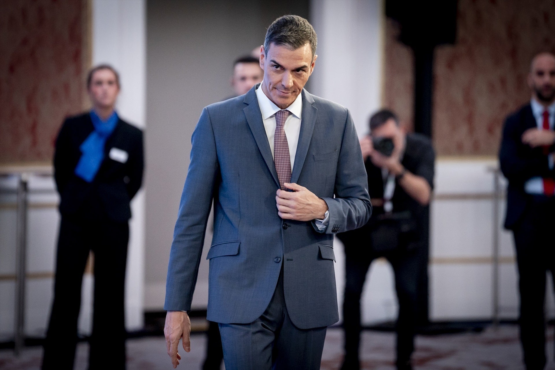 Pedro Sánchez replica al dueño de Telegram tras su "advertencia" a los españoles: "Deja que los tecno-oligarcas ladren, Sancho" Pedro Sánchez replica al dueño de Telegram tras su "advertencia" a los españoles: "Deja que los tecno-oligarcas ladren, Sancho"