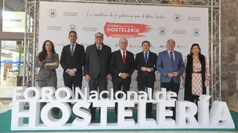 Éxito del VI Foro Nacional de Hostelería en Málaga, con 400 asistentes y un fuerte respaldo institucional Éxito del VI Foro Nacional de Hostelería en Málaga, con 400 asistentes y un fuerte respaldo institucional