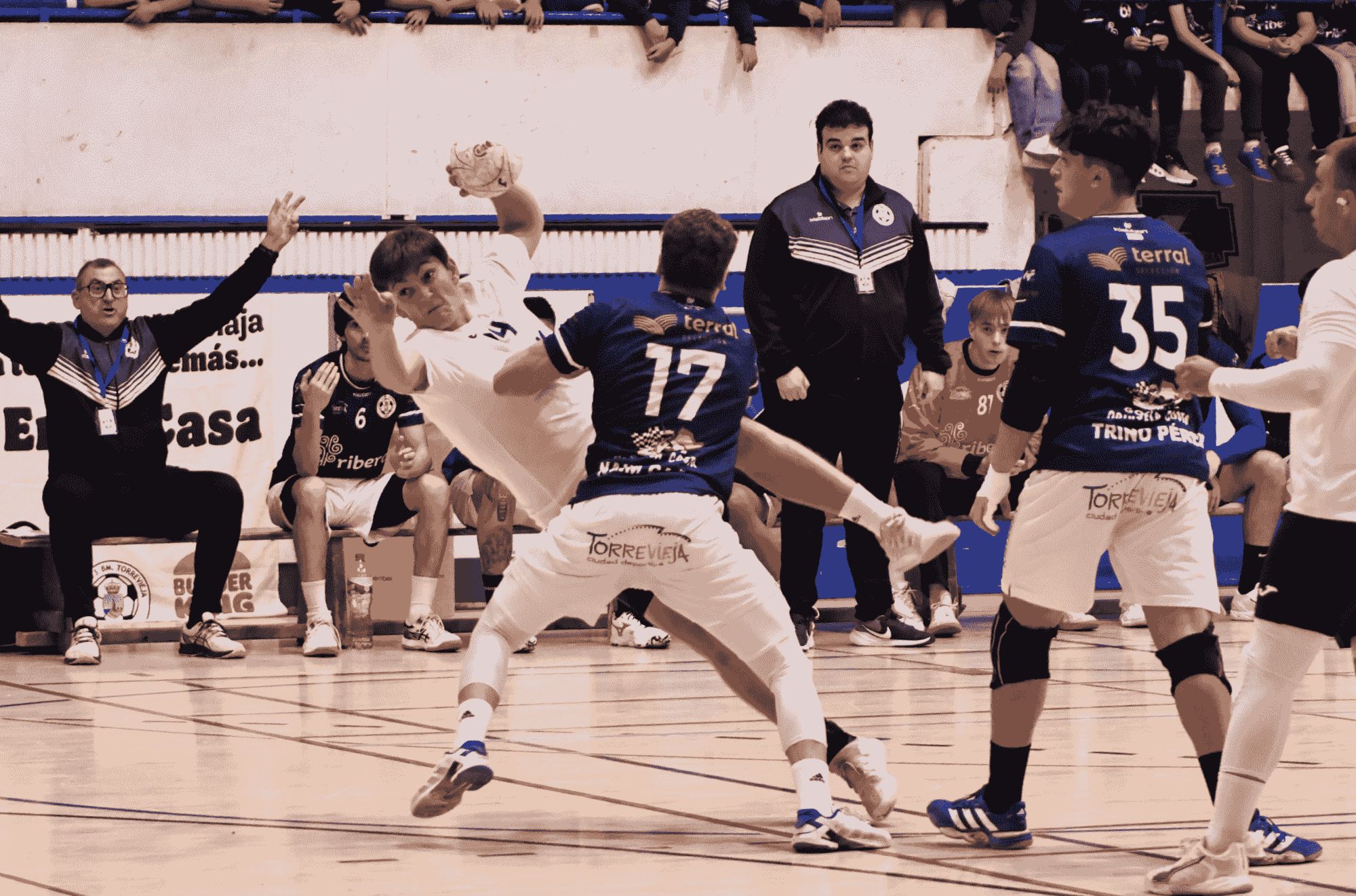 Mare Nostrum Torrevieja rompe su racha negativa y vence 35-27 al colista Elche en Primera Nacional de balonmano Mare Nostrum Torrevieja rompe su racha negativa y vence 35-27 al colista Elche en Primera Nacional de balonmano
