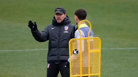 Diego Pablo Simeone dirige el entrenamiento un Atlético de Madrid Diego Pablo Simeone dirige el entrenamiento un Atlético de Madrid