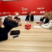 Reunión de representantes del PSOE con representantes de familiares de la residencia de Altabix y de la plataforma por la le de dependencia. 