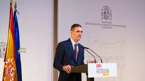 La Comisión Europea complica el plan de Sánchez con las redes sociales: "No queremos proteger a los niños solo en España" La Comisión Europea complica el plan de Sánchez con las redes sociales: "No queremos proteger a los niños solo en España"