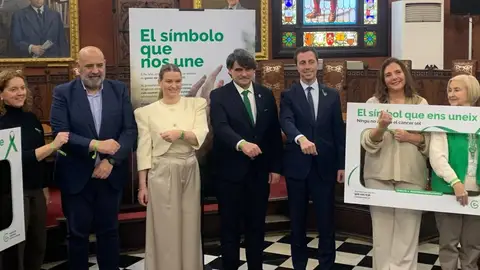 La presidenta del Govern, Marga Prohens , y el presidente de la AECC en Baleares, José Reyes, junto con otras autoridades en el lacto del Día Mundial Contra el Cáncer. La presidenta del Govern, Marga Prohens , y el presidente de la AECC en Baleares, José Reyes, junto con otras autoridades en el lacto del Día Mundial Contra el Cáncer.