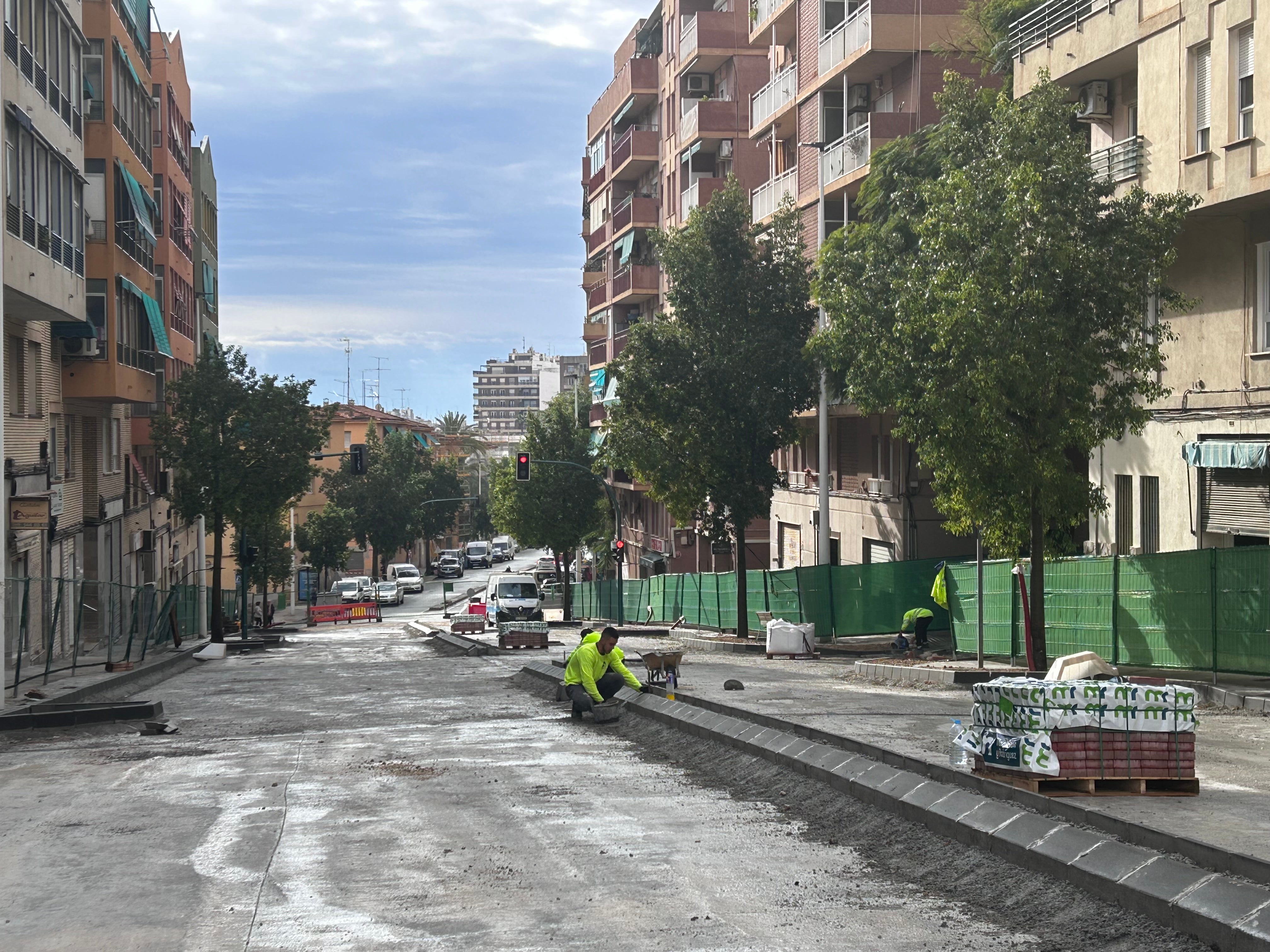 Las obras en la calle Clara Campoamor de Elche acabarán en dos semanas Las obras en la calle Clara Campoamor de Elche acabarán en dos semanas