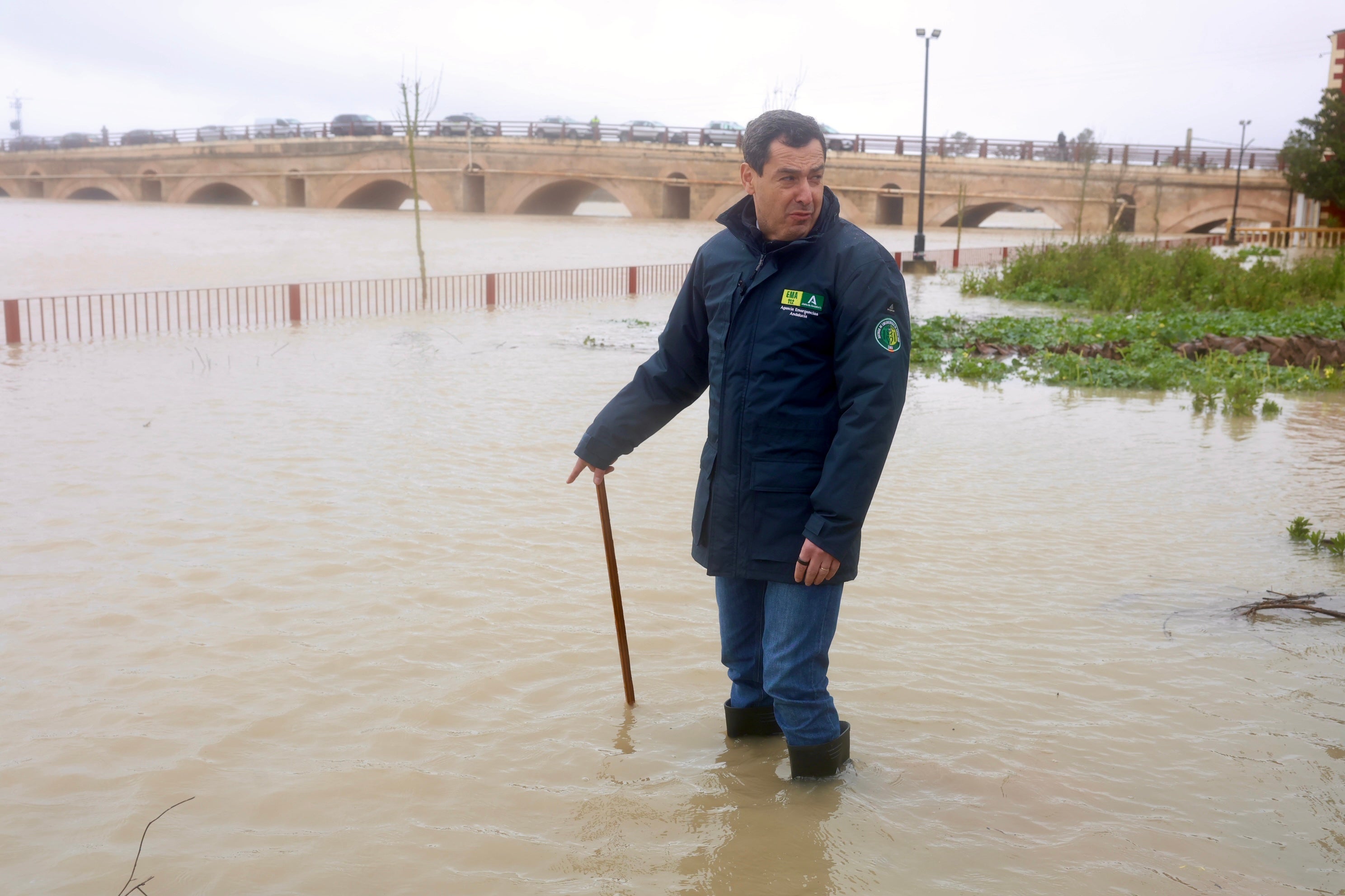 El presidente de la Junta de Andalucía, Juanma Moreno, visita zonas inundadas por la borrasca Leonardo en Jerez de la Frontera. A 4 de febrero de 2026, en Jerez de la Frontera, Cádiz (Andalucía, España). El presidente de la Junta de Andalucía, Juanma Moreno, visita zonas inundadas por la borrasca Leonardo en Jerez de la Frontera. A 4 de febrero de 2026, en Jerez de la Frontera, Cádiz (Andalucía, España).