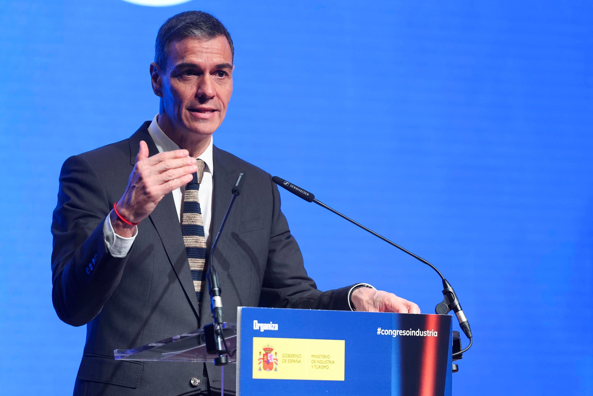 Sánchez aumenta su cruzada contra las redes y los "tecno-oligarcas del algoritmo": "No nos van a quebrar" Sánchez aumenta su cruzada contra las redes y los "tecno-oligarcas del algoritmo": "No nos van a quebrar"