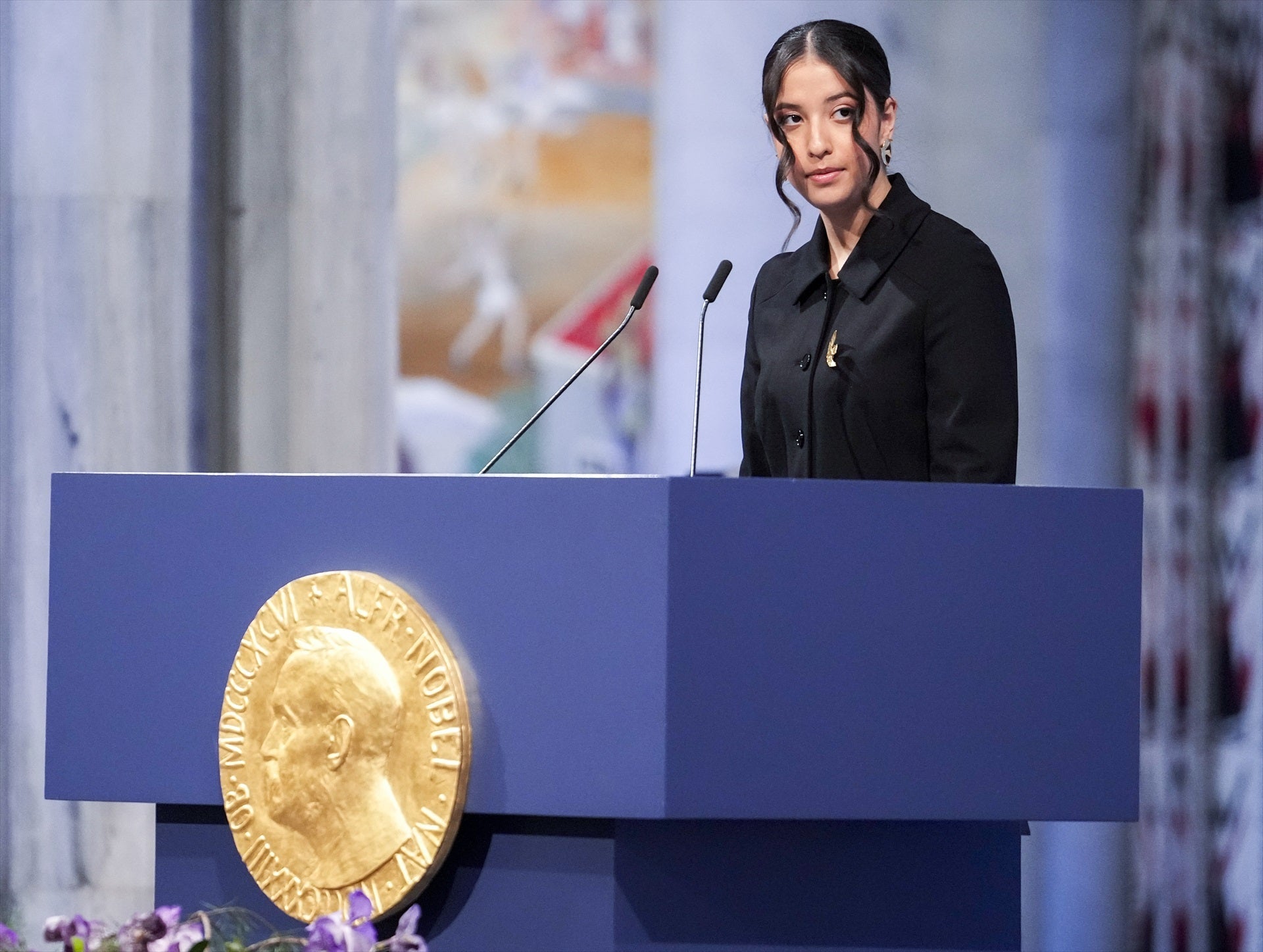 Un tribunal iraní condena a la Nobel de la Paz Mohammadi a siete años y medio de prisión Un tribunal iraní condena a la Nobel de la Paz Mohammadi a siete años y medio de prisión