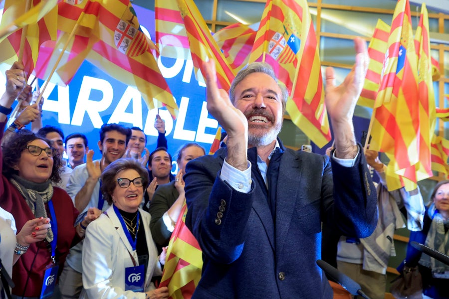 Azcón celebra la victoria "clara, nítida e inequívoca": "Solo el PP puede gobernar" Azcón celebra la victoria "clara, nítida e inequívoca": "Solo el PP puede gobernar"