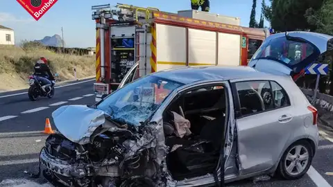Uno de los vehículos siniestrados a la altura de Benissa (Alicante) Uno de los vehículos siniestrados a la altura de Benissa (Alicante)