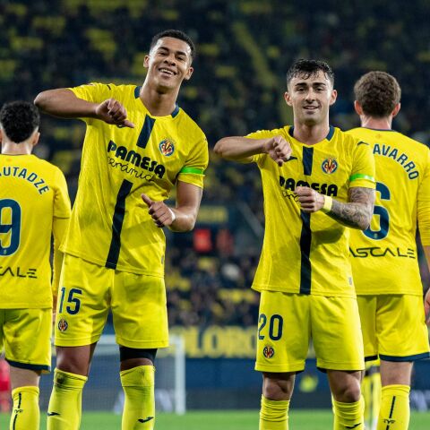 Moleiro celebra un gol junto a Mouriño