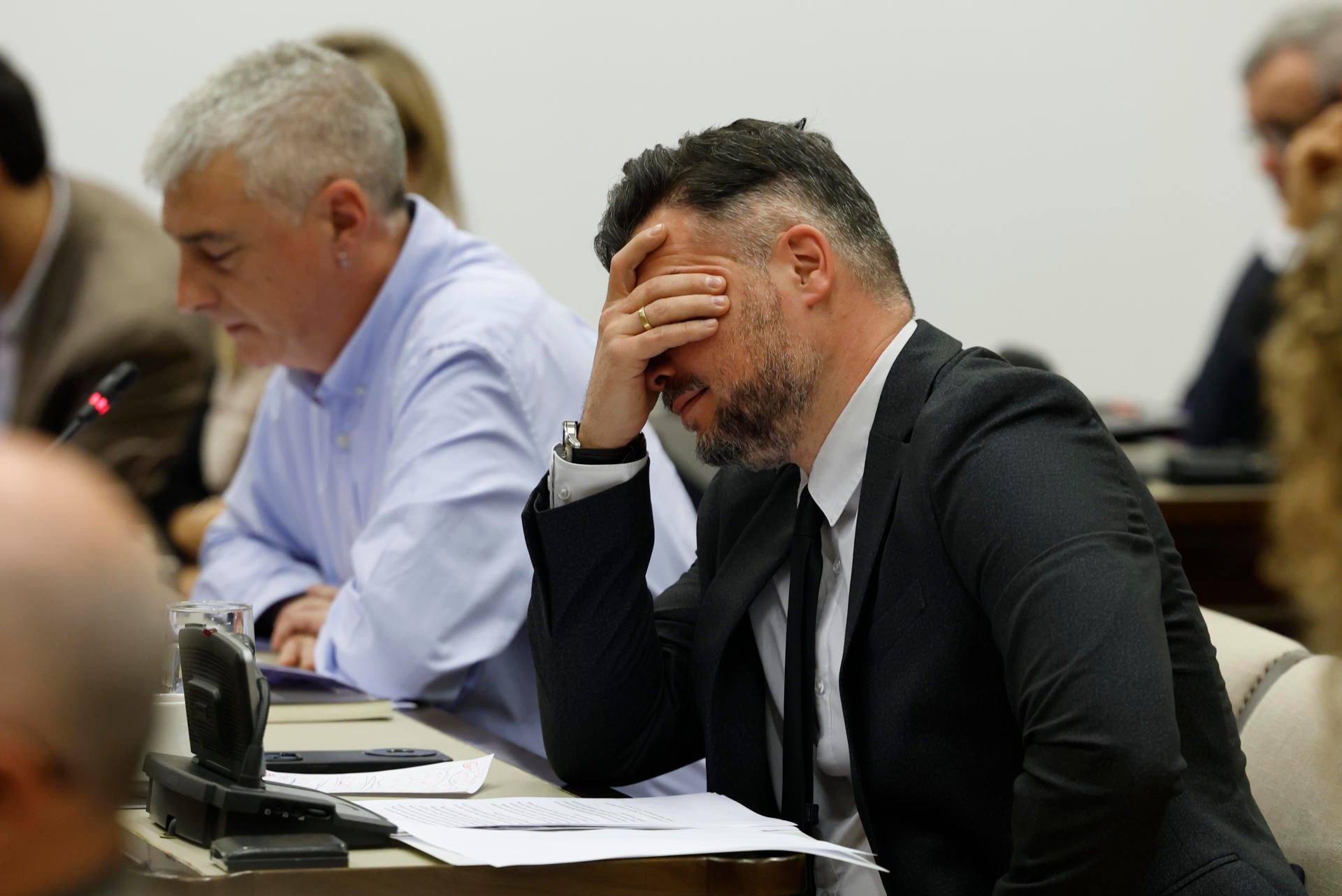 Tertulia: El órdago entre PP y Vox, la candidatura de Rufián y la investigación de Plus Ultra y Zapatero (10/02/26) Tertulia: El órdago entre PP y Vox, la candidatura de Rufián y la investigación de Plus Ultra y Zapatero (10/02/26)